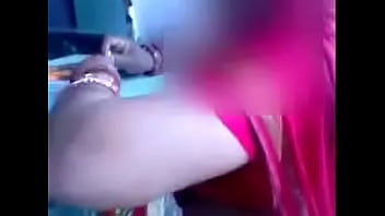 indian cleavage in saree