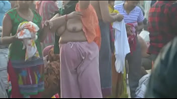 desi village girl with big tits taking bath in public