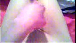 amateur whore foot fucked in her loose gaping pussy