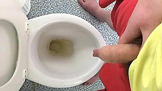 tube ass fingering toilet pissing videos xhemister