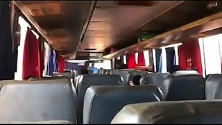 mulher casada sendo encoxada no onibus com o marido do lado