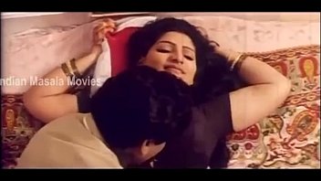 indian mallu aunty removing saree bra