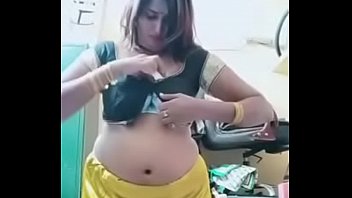 tamil aunty saree remove video