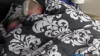 aunty and boy sex in sleeping with bed