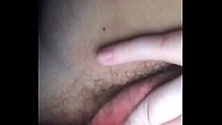 sunny lione into pussy finger
