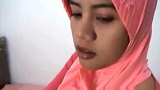 nonton bokep indo streaming gadis jilbab buka baju sampai
