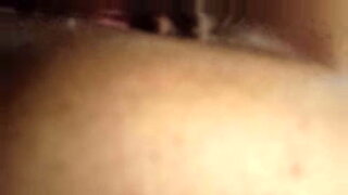 linda morrita de prepa mexicana se pone orejas de conejita para encuerarse por su webcam