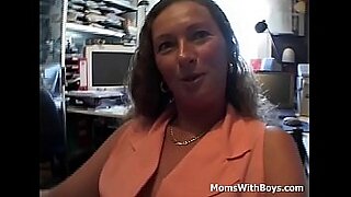 gril teen and mom
