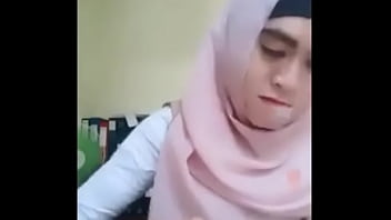 awek cun tudung lamcak