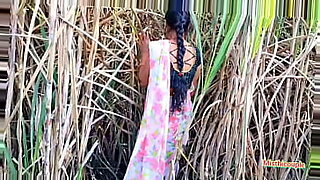 bangla bhabhi ki gaon ke khet me chudai