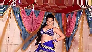 hindi picture ki heroine ka blue picture sexy