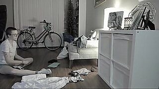 dickflash and cum in front of asian lady at laundry
