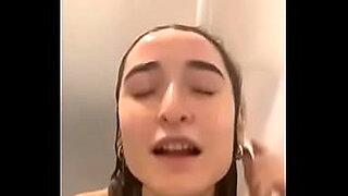 18 yo teen masturbates on webcam